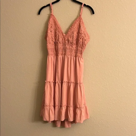 Ecowish Coral Lace Mini Dress
Size Large - Picture 1 of 4
